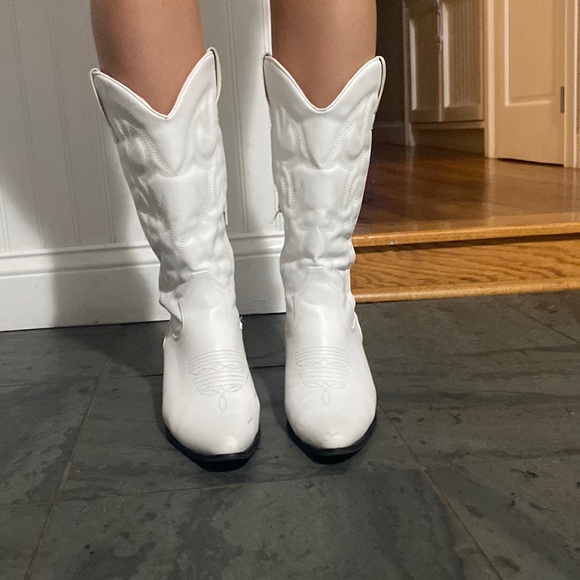 Princess Polly Shoes - White cowgirl boots